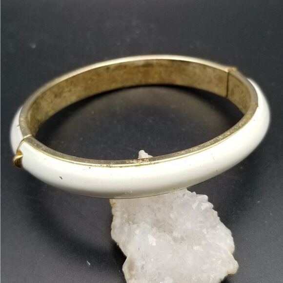 White cream bracelet bangle steampunk hinge jewelry. B409 - Picture 1 of 2